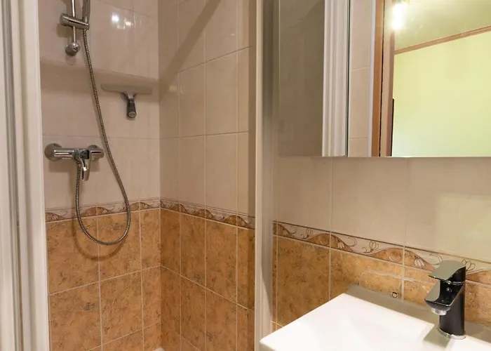 A 2 Petits Pas 巴涅尔德比戈尔