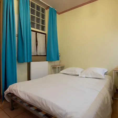 A 2 Petits Pas Apartment *