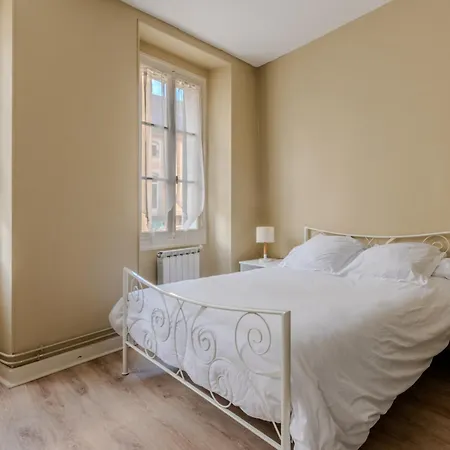 Apartment A 2 Petits Pas Bagneres-de-Bigorre