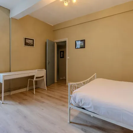 Apartment A 2 Petits Pas